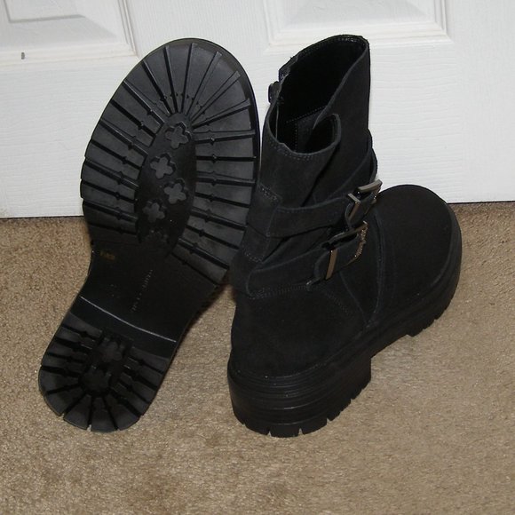 NEW size 8.5 Vince Camuto Black Suede Ankle boots - Picture 10 of 11